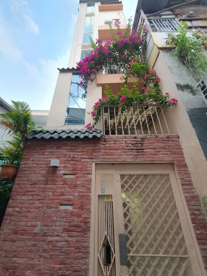 bán nhà ĐẸP Ngang 3.2 x 10 nở 5m 

đúc 5 tấm Q4 có 4Đ
dòng tiền 20 triệu