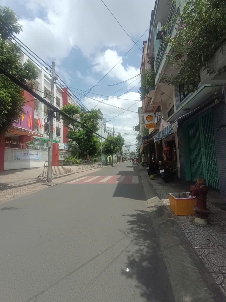 bán nhà sát  mặt  tiền q4 
Ngang 3.1  dài 7.3