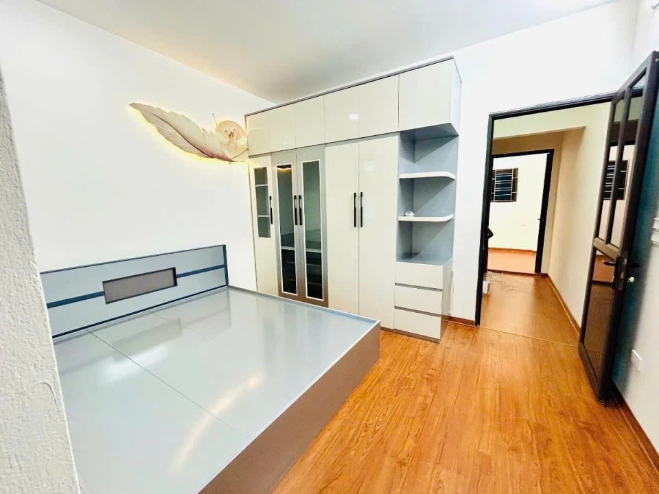 Bán nhà ngõ 169 đường hoàng mai 4 tầng long lanh 2 thoáng 40M ô tô tránh