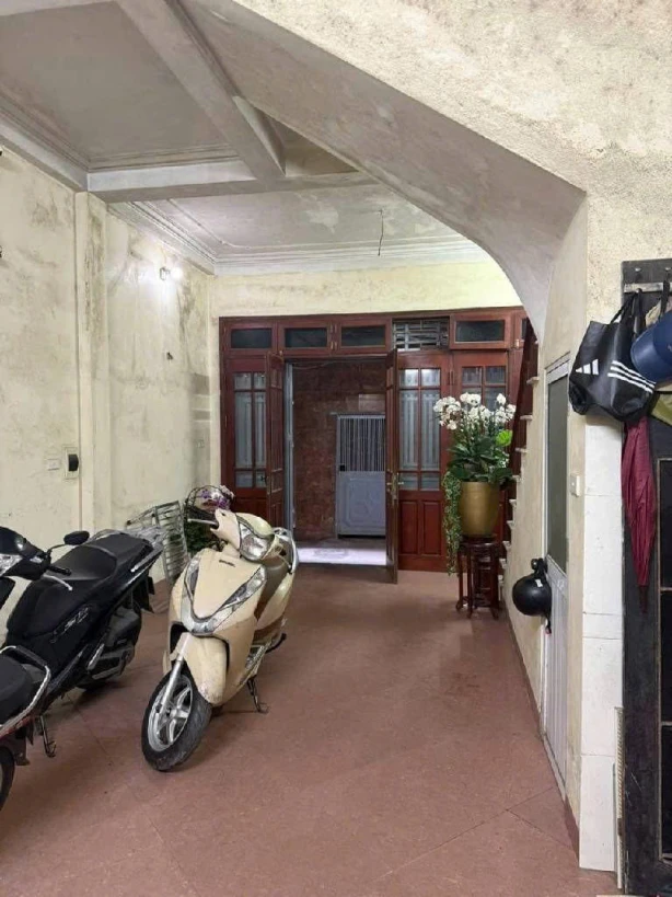 Bán nhà giải phóng 4 tầng dân xây ô tô vào nhà hoàng mai