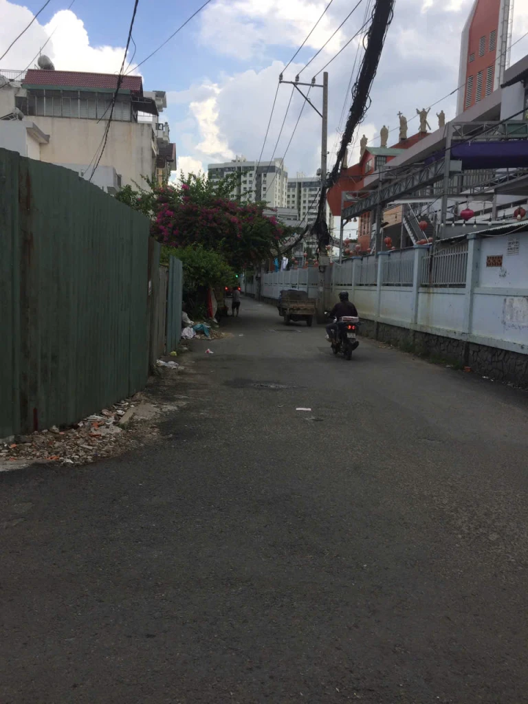 CHO THUÊ MẶT BẰNG ĐẤT RỘNG 300M² TẠI GÒ VẤP – VỊ TRÍ THUẬN TIỆN