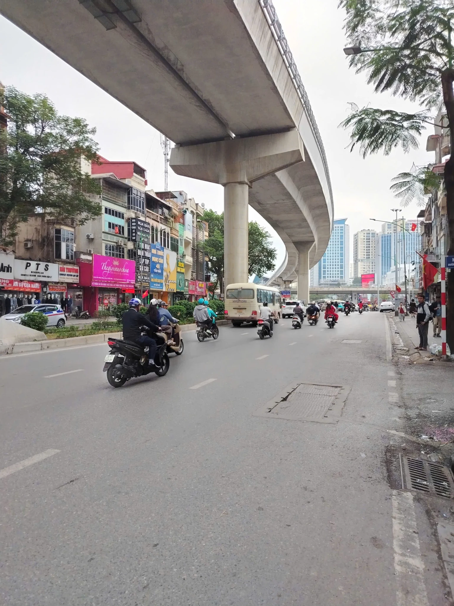 Cực sốc!Quy Hoạch ra mặt phố Cầu Giấy, sát Metro trên cao,  nhỉnh15 tỷ