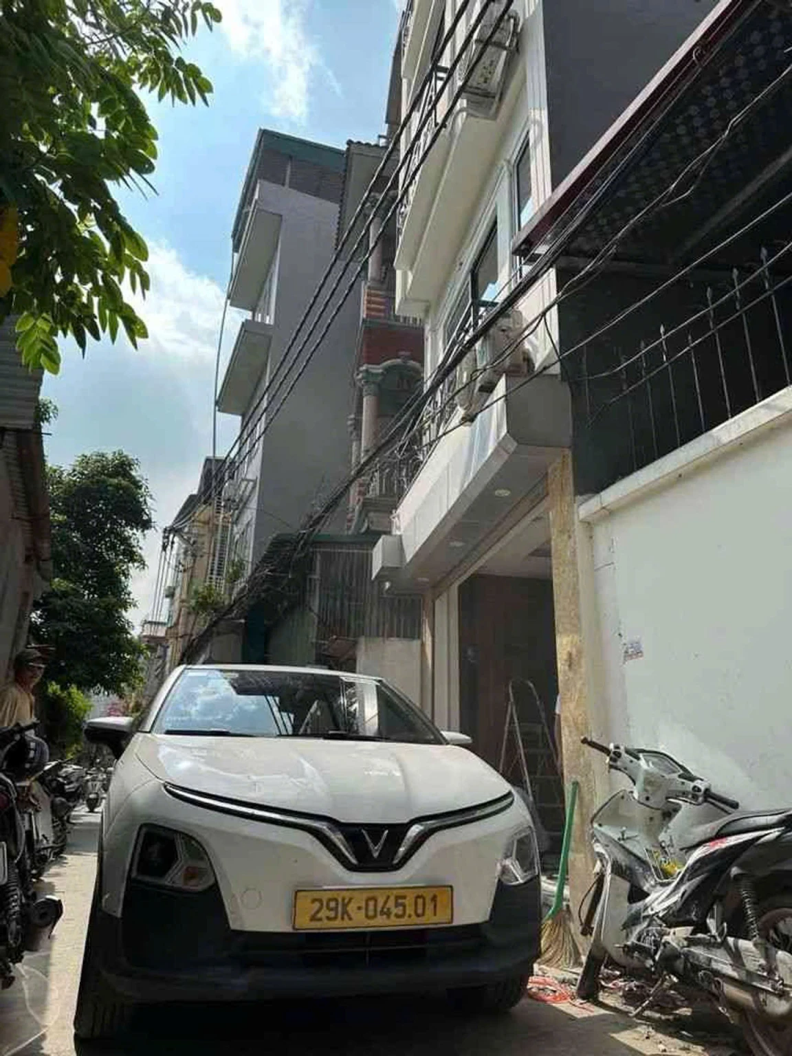 Hiếm! Bán nhà Dịch Vọng, Kia lùi cửa,3 bước ra phố, hơn 40m2 10 tỷ