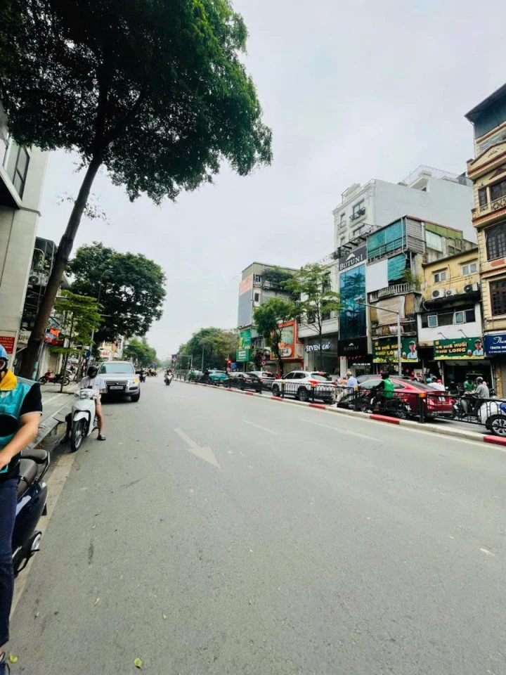 Bán nhà mặt phố Tôn Đức Thắng, Đống Đa 85m2 x 3T mặt tiền 4.1m chào 35 tỷ