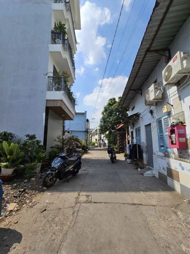 CHỈ 4,99 TỶ, 74M2, HXH, NGUYỄN VĂN QUÁ, Q12.