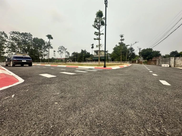 Bán gấp 110m2 full thổ cư có 2 mặt tiền gần sát các trường đại học tại Hoà Lạc