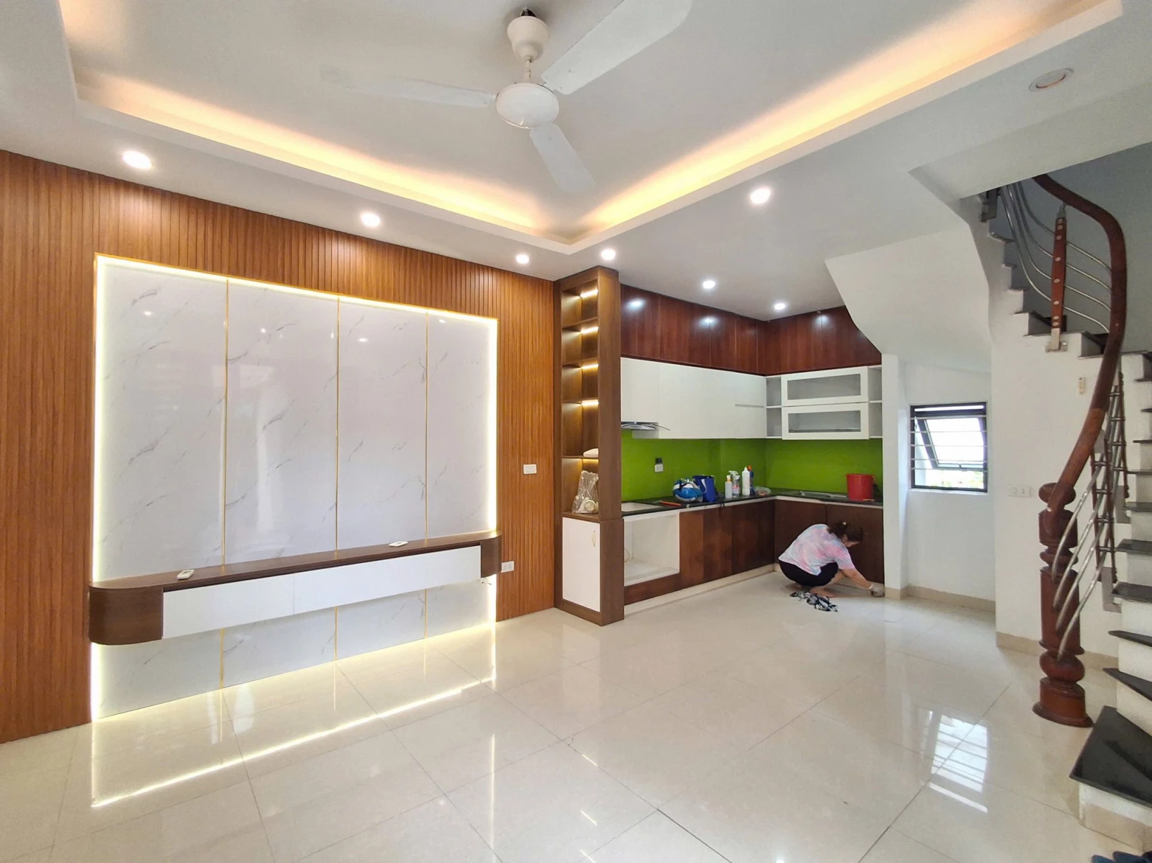 Bán Nhà Ngô Gia Tự, Long Biên 33m2, 5T, giá 7,1 tỷ (Lô góc thoáng)