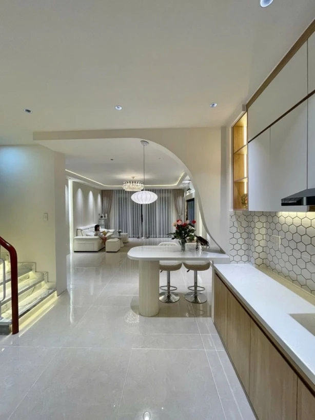 BÁN NHÀ LÔ GÓC 2 MẶT HẺM – LẠC LONG QUÂN