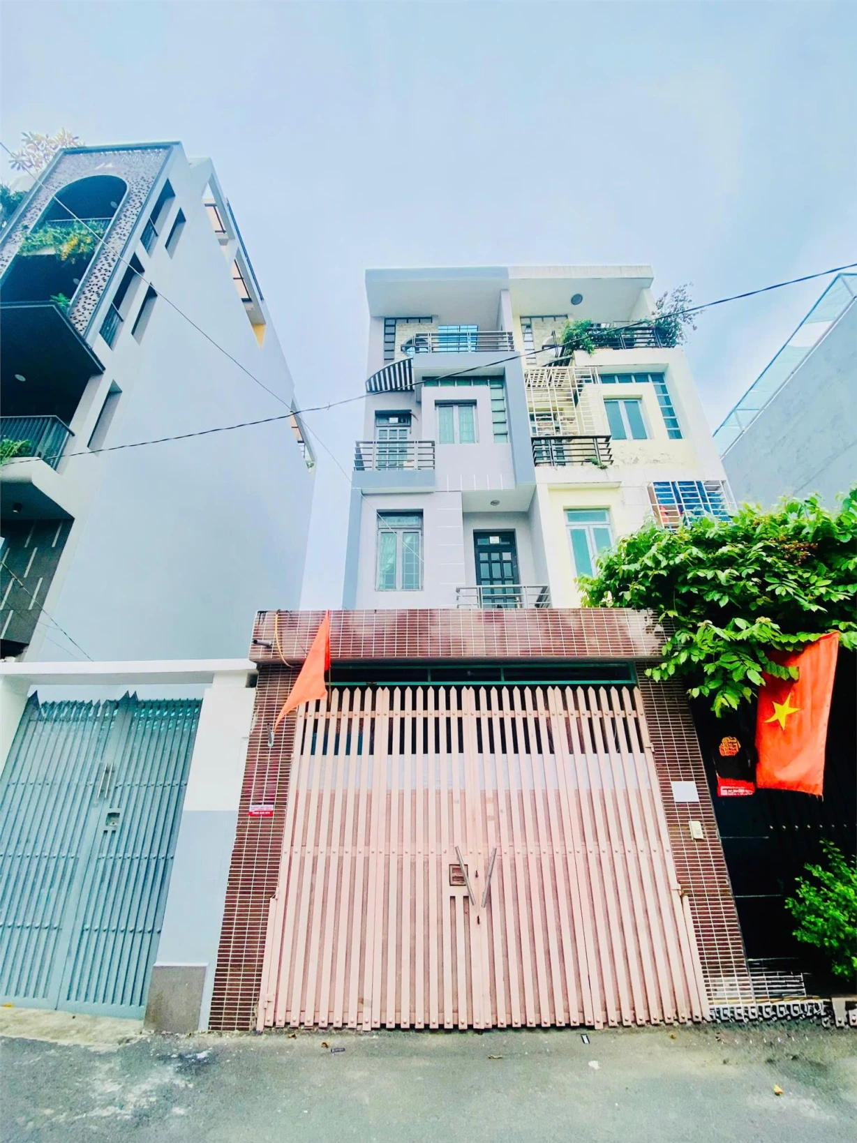 CHỦ GÂP BÁN HẠ CHÀO 3.2 TỶ, CHỈ CÒN 10.2 TỶ, NHÀ 4 TẦNG, 5 PHÒNG, DƯƠNG QUẢNG HÀM.