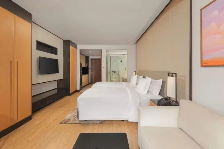 Chính chủ cần bán căn hộ Studio mặt biển Mỹ Khê The Soleil chỉ 2x Tỷ, Cho thuê 40tr/tháng