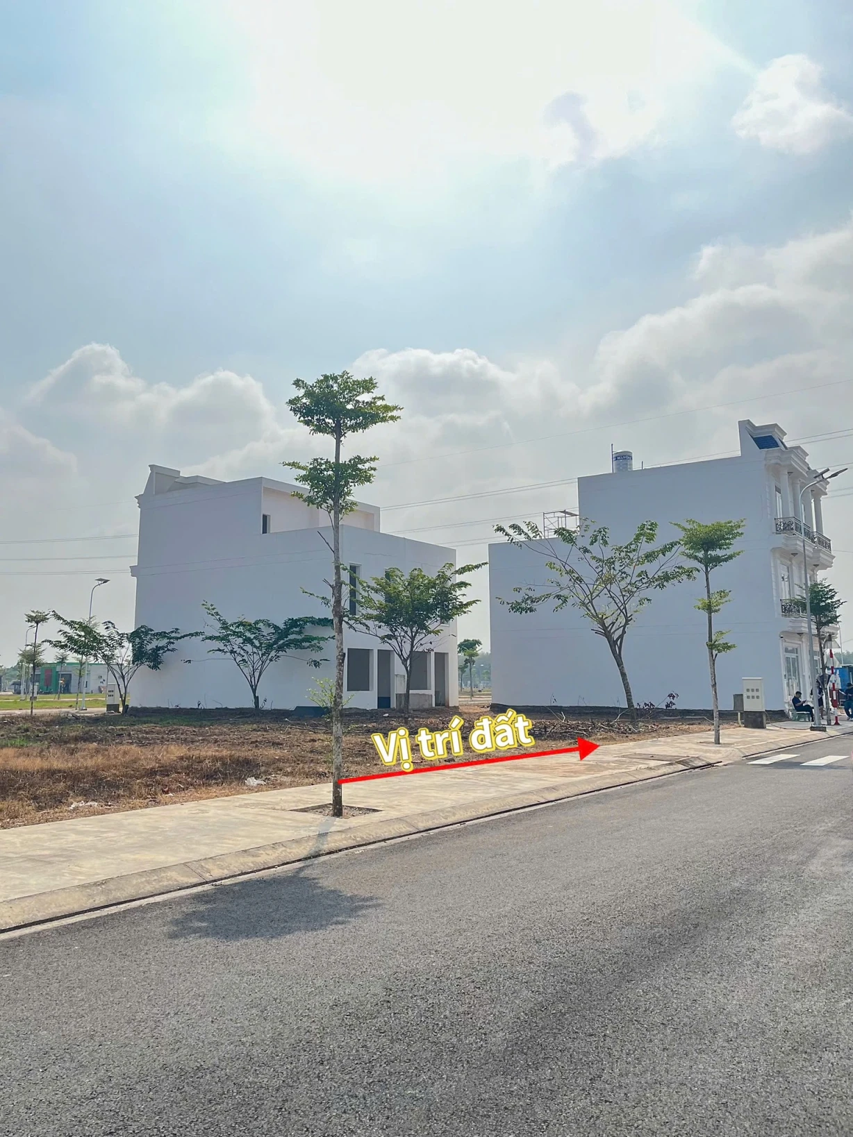 Cần bán gấp lô đất nền ngay mặt tiền đường KCN VSIP 2, thuận tiện kinh doanh buôn bán