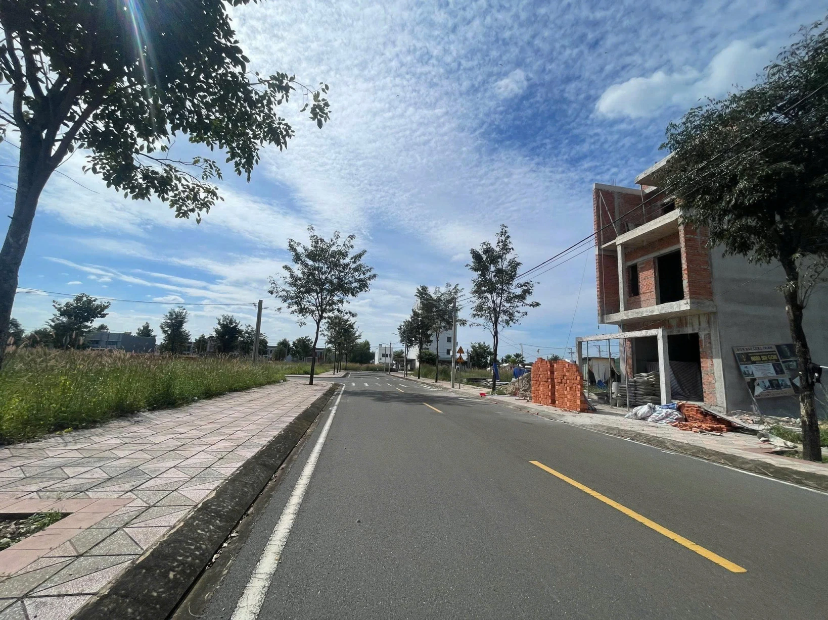 KẸT TIỀN XẢ GẤP LÔ 100M2 GẦN TP THỦ DẦU MỘT - SỔ SẴN CẦM TAY CHỈ 840TR