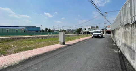 Chủ gửi bán 85m2 ngay mặt tiền Hoàng Phan Thái, cách chợ Bình Chánh 500m. Giá 29tr/m2