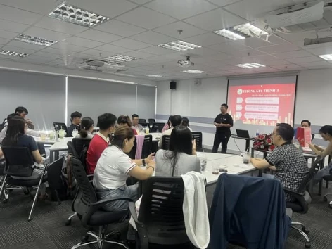  VỪA LÀM – VỪA ĐÁ BANH – VỪA KIẾM THU NHẬP