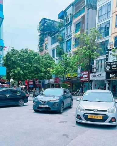 BÁN NHÀ Trung tâm CẦU GIẤY | NGÕ THÔNG KINH DOANH | Ô TÔ VÀO NHÀ | Dt 50m2 |Mt 4.2m