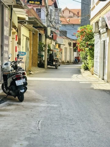 8 t/ỷ hơn có nhà đẹp 6 tầng - Phố Trạm - Long Biên - Ô tô nhỏ đỗ cửa, vào nhà, ngõ nông, cách 20m ra mặt ngõ ô tô tránh, gần ngay cầu Vĩnh Tuy, AEON Long Biên, chỉ 10 phút sang phố.