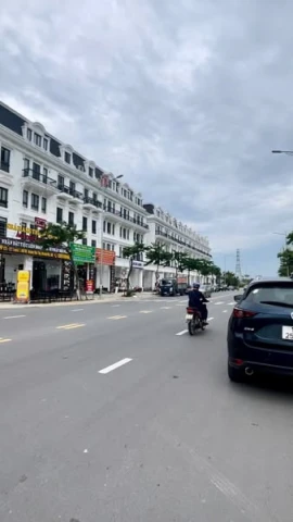 Cần tiền kinh doanh bán gấp căn LK góc vip nhất dự án Louis City Hoàng Mai, view hồ Yên Sở: