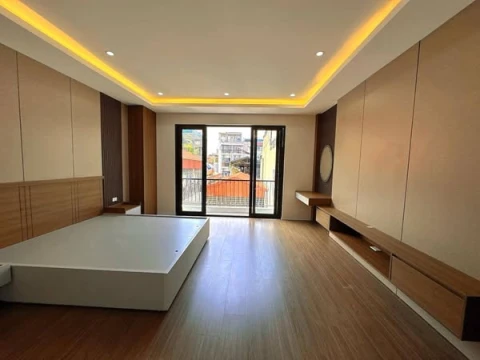LẠI 1 CĂN HIẾM