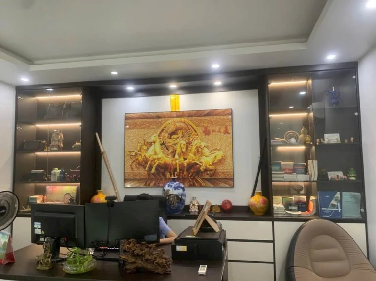 Chỉ 2 từ Hót và Hiếm ! Trung tâm đường Nguyễn Trãi  Vào nhà