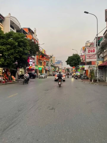 SIÊU ĐẸP VỊ TRÍ VÀNG MẶT ĐƯỜNG NGÔ GIA TỰ Tặng Nhà Cho Thuê