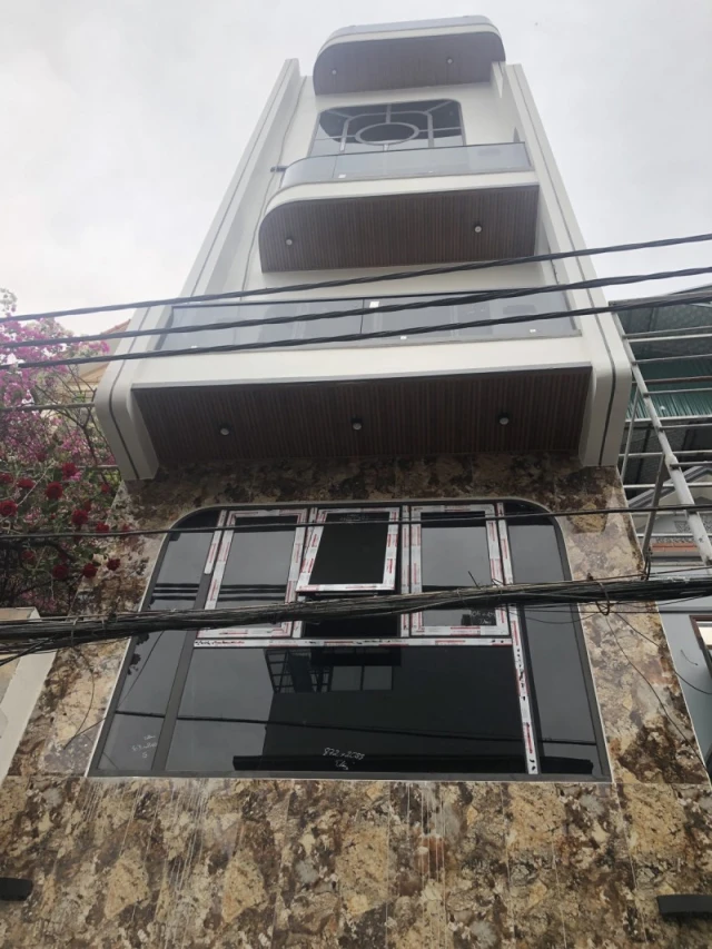 Bán nhà Phố Trạm,Long Biên 7 tầng,56m,mt4m oto tránh nhỉnh 21 tỷ