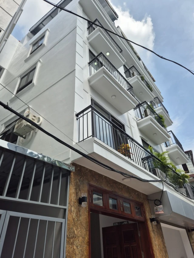 Bán nhà Bát Khối,Long Biên 5 tầng,35m oto vào nhà nhỉnh 6 tỷ