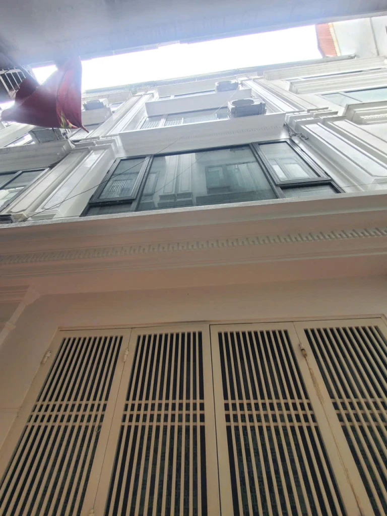 Bán nhà Bồ Đề,Long Biên 5 tầng,35m,mt4m oto đỗ cổng nhỉnh 8 tỷ