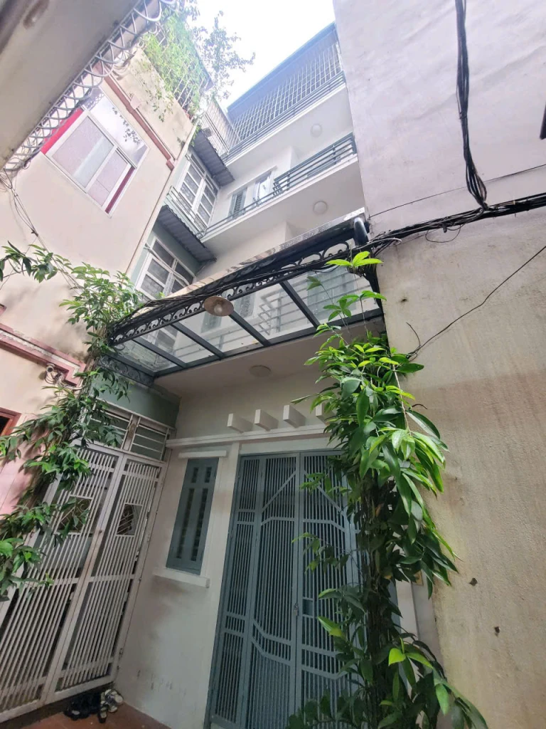 Bán nhà Bồ Đề,Long Biên 4 tầng,37m,mt3.7m oto đỗ cổng nhỉnh 8 tỷ