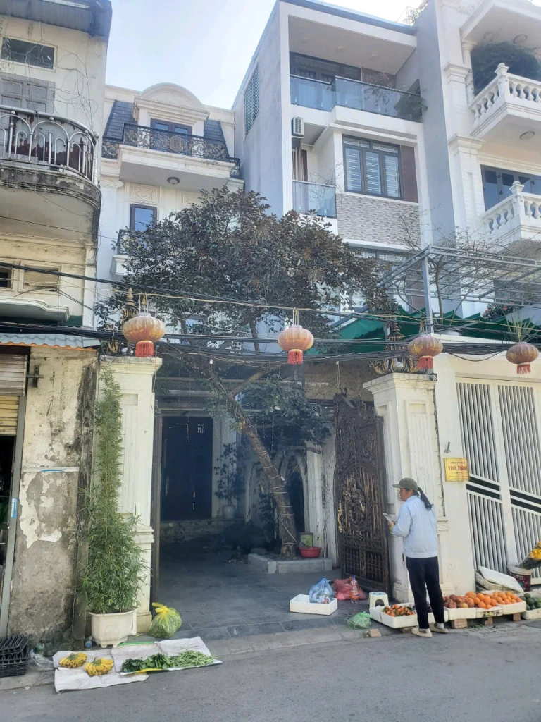 Bán nhà mặt phố Thanh Am,Long Biên 4 tầng,98m,mt4m vỉa hè,kinh doanh nhỉnh 20 tỷ