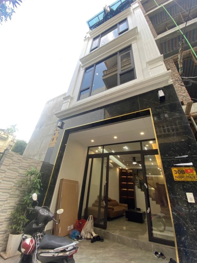 Bán nhà Ngọc Thuỵ,Long Biên 4 tầng,52m,mt4m oto đỗ cửa nhỉnh 12 tỷ