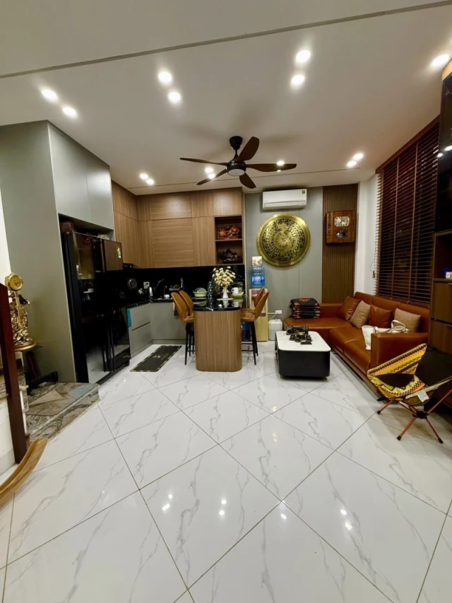 Bán nhà Ngọc Thuỵ,Long Biên 5 tầng,31m,mt5.9m oto đỗ cổng nhỉnh 7 tỷ