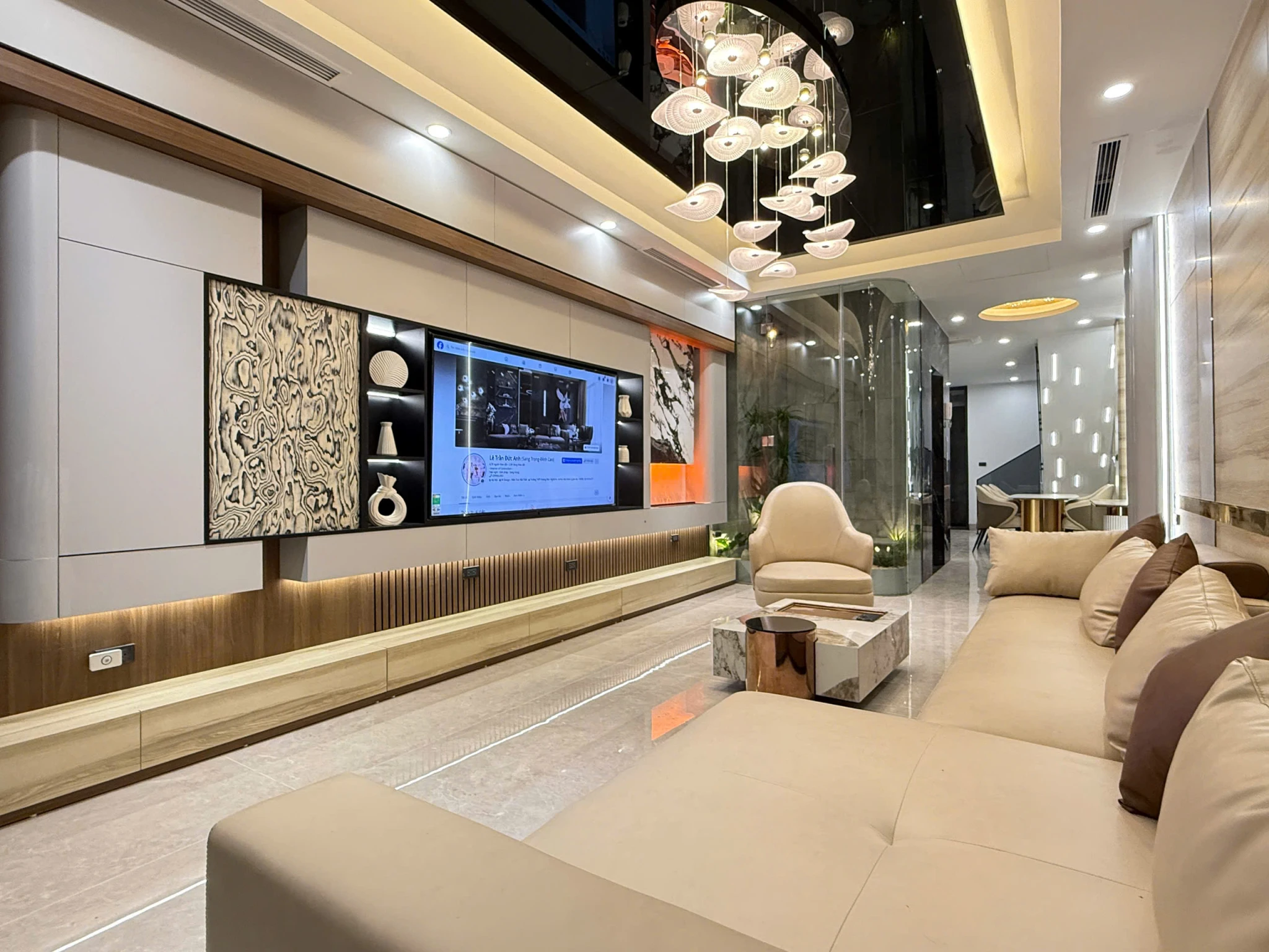 Bán nhà Ngọc Thuỵ,Long Biên 5 tầng,80m,mt4m full nội thất nhỉnh 16 tỷ