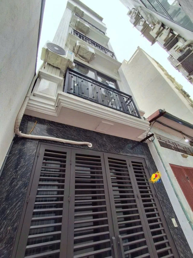 Bán nhà Phố Trạm,Long Biên 5 tầng,32m oto đỗ cổng nhỉnh 7 tỷ