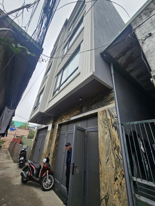 Bán nhà Phố Trạm,Long Biên 5 tầng,53m,mt4.4m oto đỗ cổng nhỉnh 11 tỷ