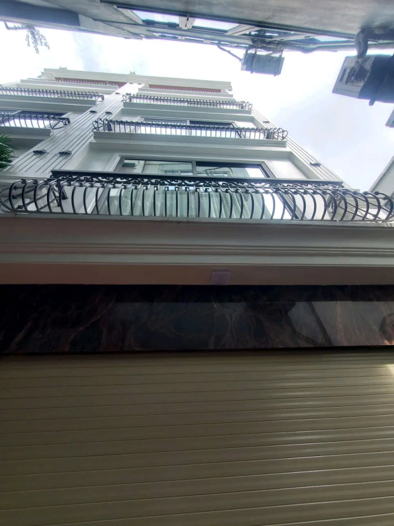 Bán nhà Thạch Bàn,Long Biên 6 tầng,38m,mt4.4m oto đỗ cổng nhỉnh 8 tỷ