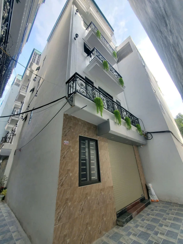 Bán nhà Thạch Bàn,Long Biên 5 tầng,35m,mt5.2m oto đỗ cổng nhỉnh 7 tỷ