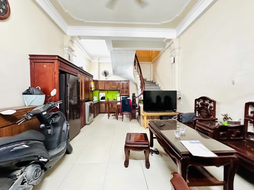 Cần Bán Nhà Phố Hoàng Mai : Vị Trí Đẹp - Ô Tô Đỗ Cổng - Dân Xây- 30m Ô Tô Tránh Cần Bán Nhà Phố Hoàng Mai : Vị Trí Đẹp - Ô Tô Đỗ Cổng - Dân Xây- 30m Ô Tô Tránh