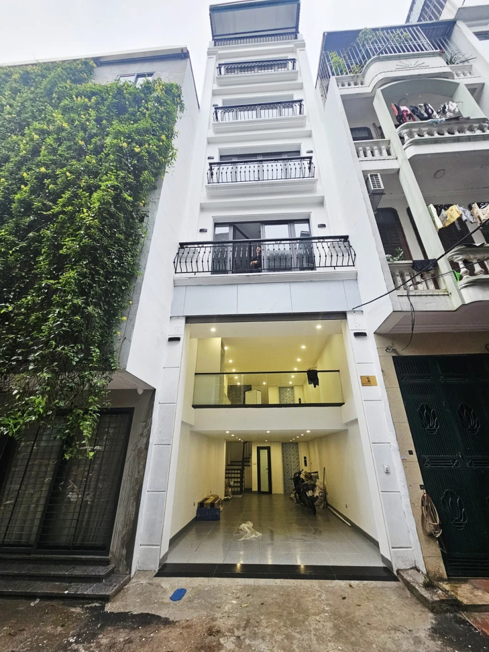 Xây Mới - Ngõ Thông - Thang Máy - Mặt Tiền Rộng