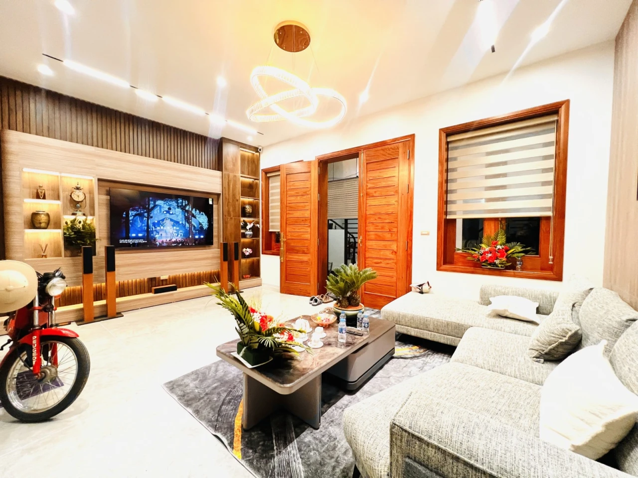 PHÂN LÔ NGUYỄN AN NINH – THANG MÁY – SÂN CỔNG RIÊNG – CÁCH 1 NHÀ RA Ô TÔ