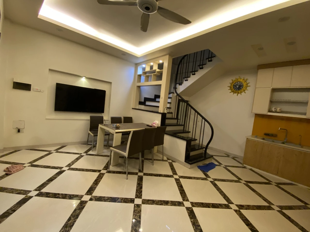 Ô TÔ GẦN – NGÕ THÔNG -  NHÀ ĐẸP Ở LUÔN – GIÁ TỐT - SỔ ĐỎ PHÂN LÔ – CHỦ THIỆN CHÍ