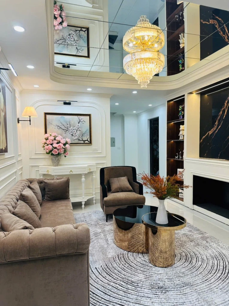 MỘT CĂN NHÀ ĐÁNG SỐNG – NỘI THẤT LUXURY – VÀI BƯỚC Ô TÔ - THANG MÁY - DÂN TRÍ CAO