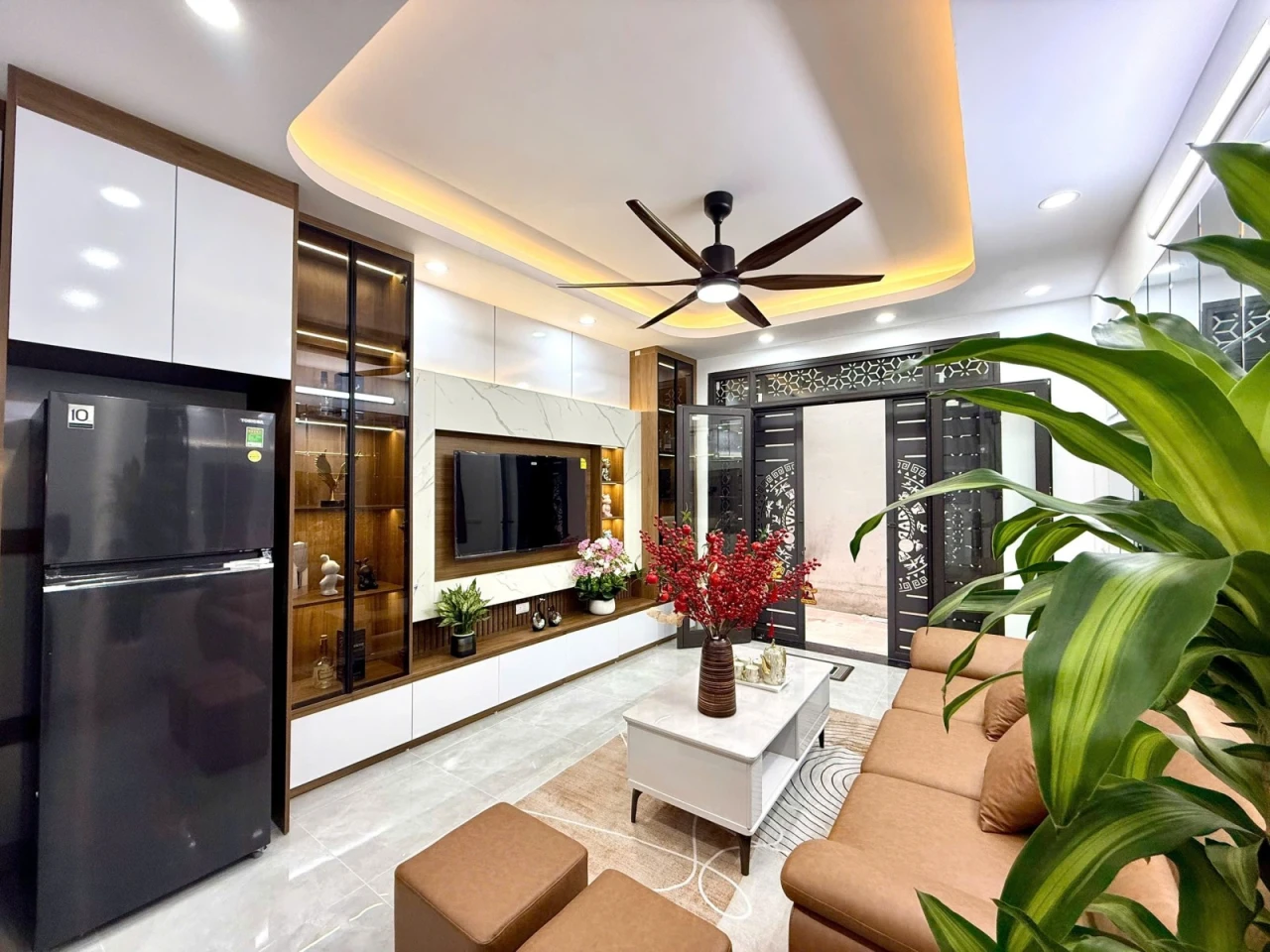 SAU 1 NHÀ RA MẶT PHỐ Ô TÔ – GẦN CÁC TRƯỜNG ĐẠI HỌC – NHÀ ĐẸP Ở NGAY - DÂN CƯ SẦM UẤT - AN NINH TỐT