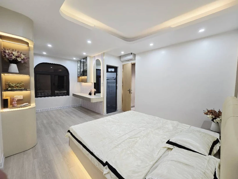 Cần Bán Gắp Nhà Nguyễn Chính : Vị Trí Đẹp - Ngõ Thông Ba Gác - Vài Bước Ra Ô Tô Cần Bán Gắp Nhà Nguyễn Chính : Vị Trí Đẹp - Ngõ Thông Ba Gác - Vài Bước Ra Ô Tô
