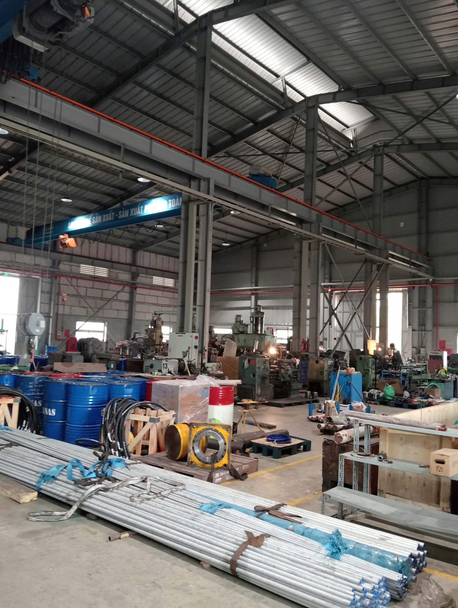 CHO THUÊ XƯỞNG Tại Đường MÊ LINH. Xã QUANG MINH. CÓ SẴN CẨU TRỤC