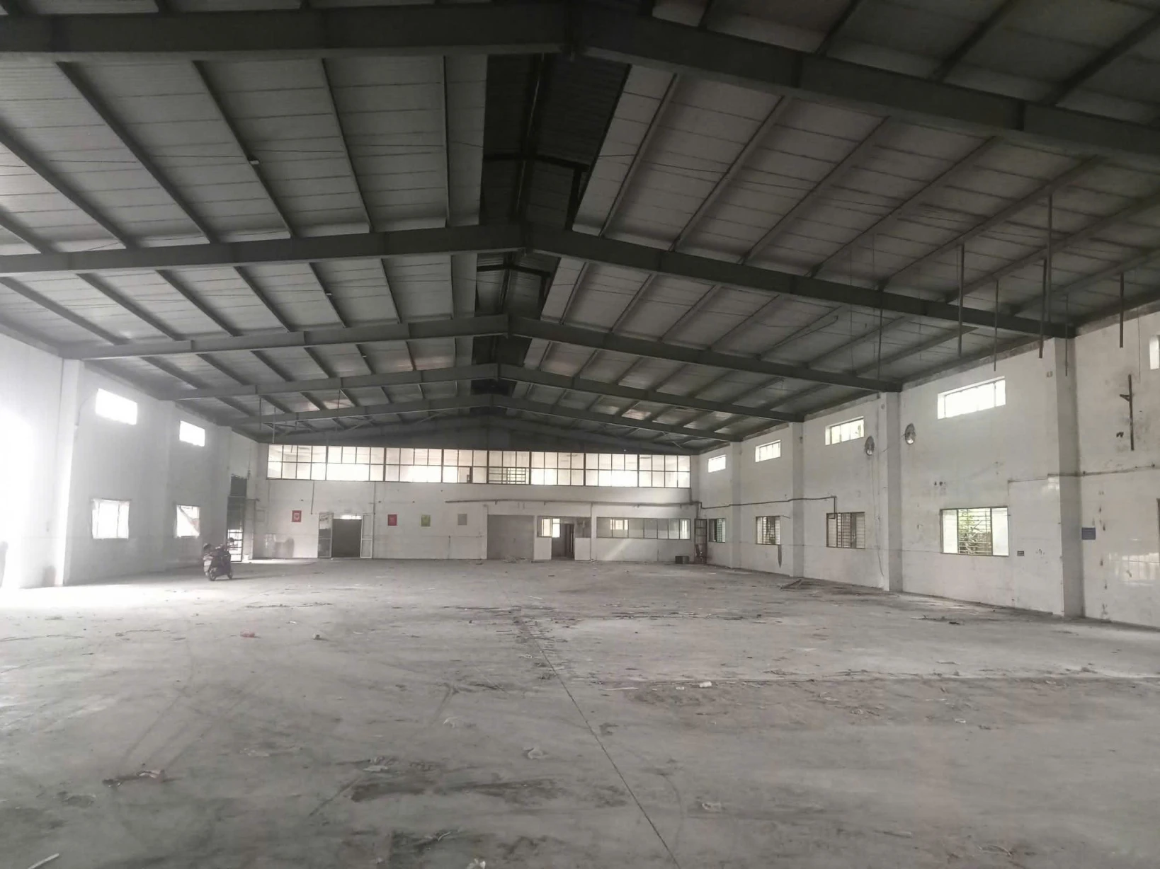 Cho thuê 980m2 kho xưởng tại KCN Ngọc Hồi - Vị trí đắc địa, xe Container vào tận nơi