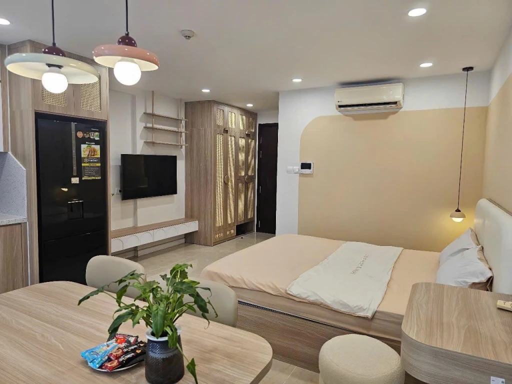 Cư dân C2 Vinhomes D'capitale gửi bán căn STUDIO 38m2 view hồ gái 3.4x tỷ