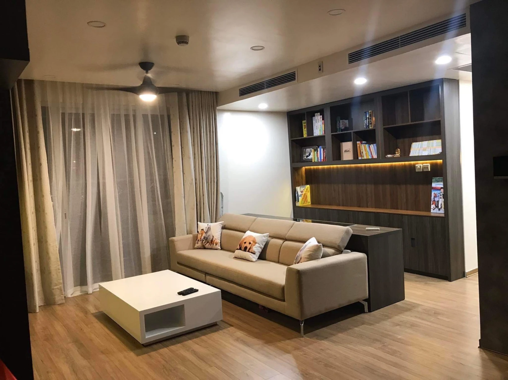 CHCC (3PN) tại #Seasons Avenue 105m2 tầng trung nội thất đầy đủ _  giá 8.x tỷ [x <5]
