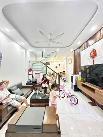 Giá chỉ 1tỷ xxx sở hữu ngay ngôi nhà 3 tầng diện tích54m,3 pngủ,3wc,1p khách bếp,1p thờ sân phơi có giếng trời cực thoáng