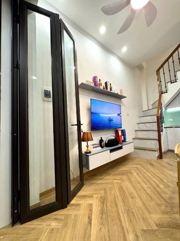 Bán nhà riêng tại Giảng Võ, Ba Đình,  Hà Nội diện tích 14m2  giá 6.4 Tỷ