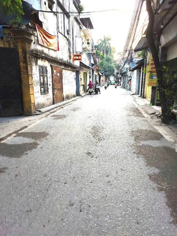 Bán nhà rộng đẹp Nghi Tàm, Hồng Hà, Tây Hồ - ô tô đỗ cổng - 45m 10.4 tỷ